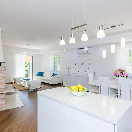 Beautiful In With Wifi Dom wakacyjny Gromaca