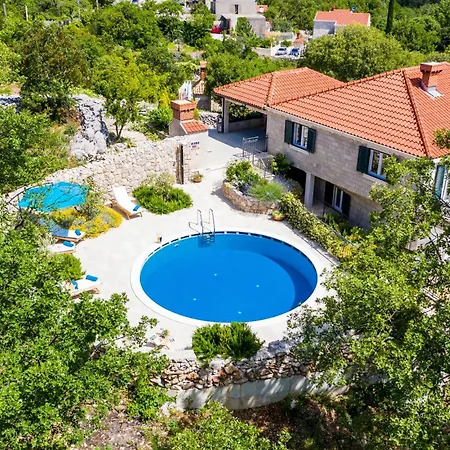 Luxurious In Gromača